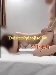 约炮护理职业妹子，翘臀骚穴紧凑，后入神舒服